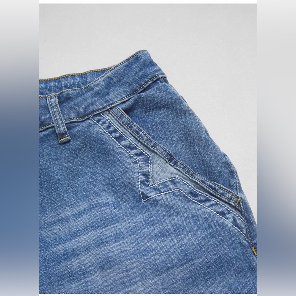Stylish Blue Flare Jeans for Women - Picture 4 of 6